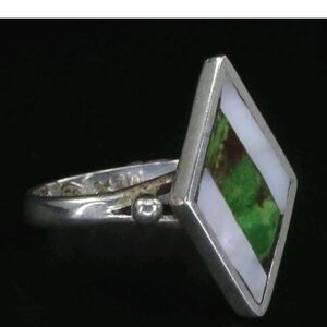 Vintage Sterling Silver White‎ Mother Of PearlSilver and Green Geometric Ring